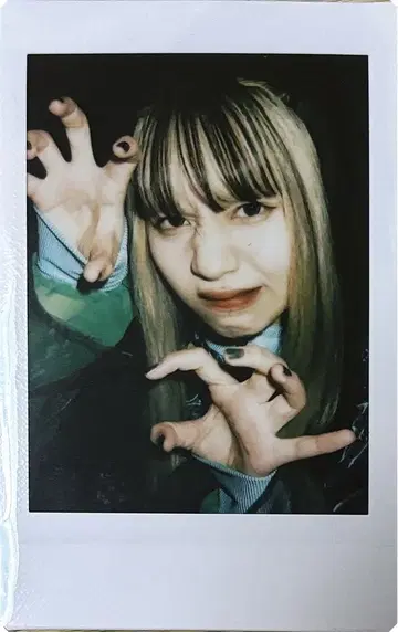 MiDORiKO EMPiRE 폴라로이드