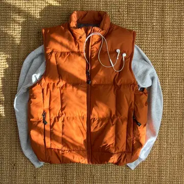 00s Eddie Bauer MP3 down vest