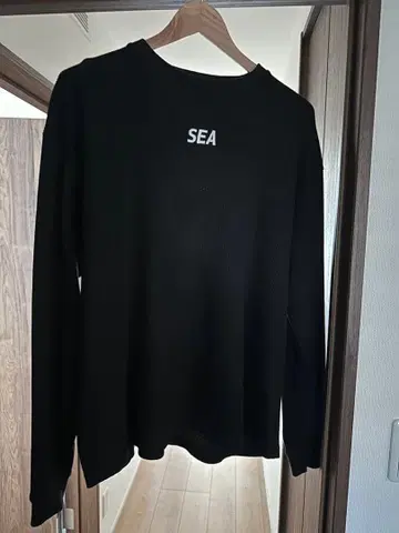 SEA 로고 블랙 긴팔 티셔츠
