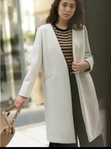 화이트 롱 코트 M 사이즈 노카라