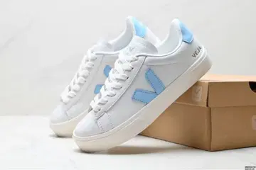 VEJA 화이트/아쿠아 스니커즈