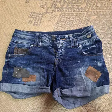 TRF 데미지 데님 숏팬츠