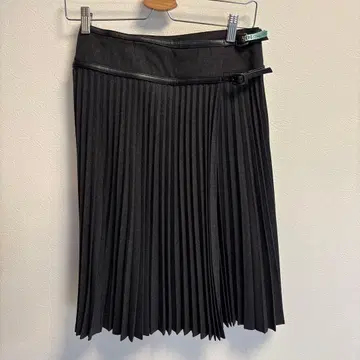 마이클코어스 플리츠 스커트