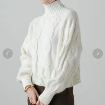 Loungedress 모헤어 혼방 케이블 터틀 니트 화이트