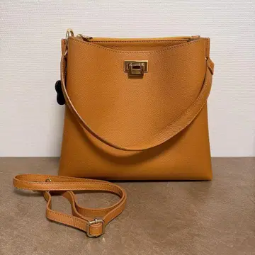 이탈리안 카프 스퀘어 원 숄더백 (라이트 카멜)