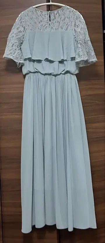 DRESS+라이트 그레이 프릴 맥시 드레스