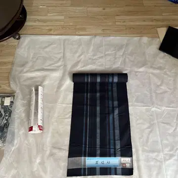 네이비 컬러와 파랑 스트라이프 기모노 옷감 실크 100% 121m