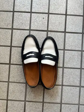 Jalan Sriwijaya 자란 스리위자야 투톤 페니 로퍼