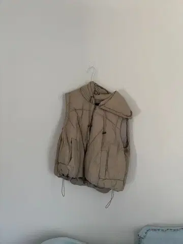 Kastane 후드 부착 베이지 다운 베스트