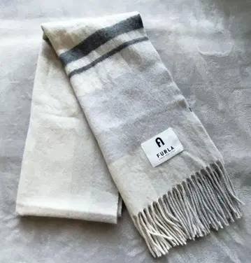 FURLA 체크 무늬 머플러 캐시미어