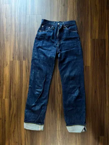 LEVI'S 다크 블루 스트레이트 데님 W24