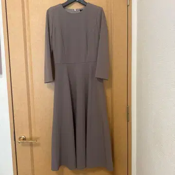 긴팔 플레어 원피스 그레이