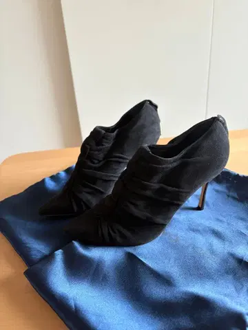 새상품 Sergio Rossi 블랙 스웨이드 부티