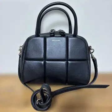 ADD CULUMN 블랙 숄더백