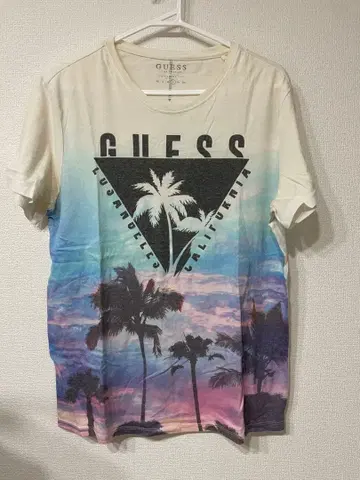 GUESS 팜 트리 그라데이션 T셔츠