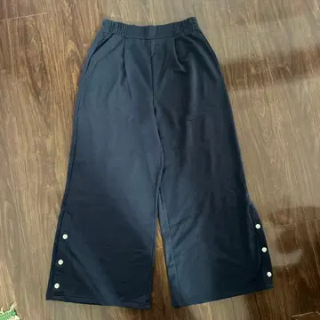 네이비 와이드 팬츠 L 사이즈 사이드 버튼 부착