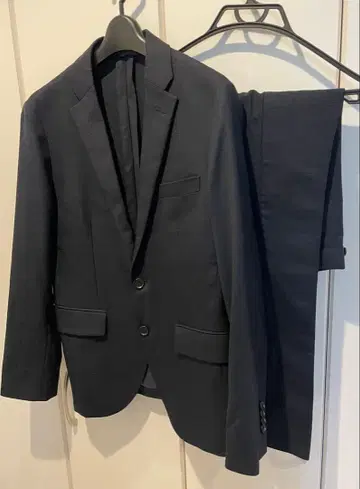 다크 네이비 체크 무늬 비즈니스 정장