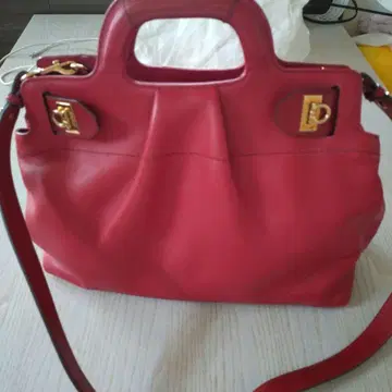 페라가모 빨간색 숄더백