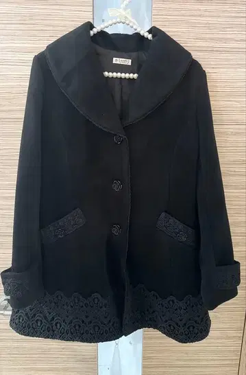 새상품급 엑시즈팜 블랙 레이스 밑단 코트