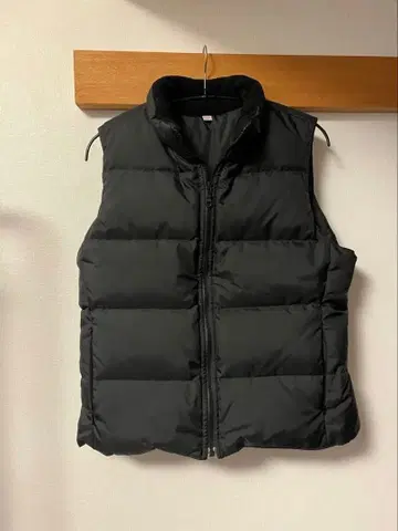 [유니클로] 블랙 다운 베스트 L