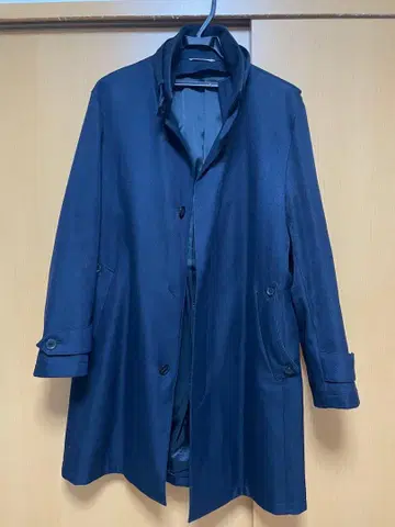 네이비 트렌치코트