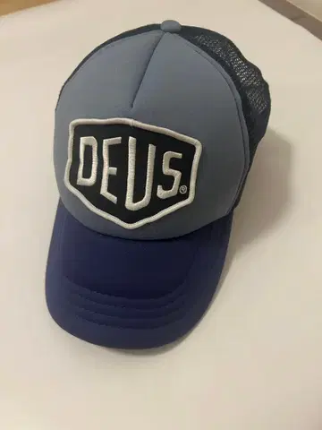 DEUS 트래커 캡 그레이/네이비