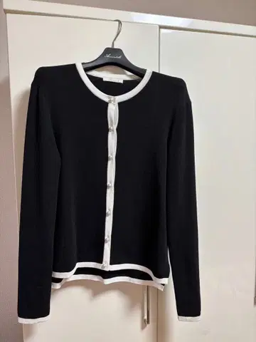 새상품급 AVENIRETOILE 버튼 달린 가디건 사이즈 36