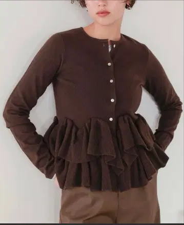 titivate 프릴 헴 니트 가디건 M 사이즈