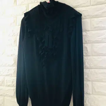 더블 스탠다드 클로징 프릴 달린 블랙 긴팔 상의