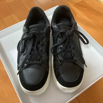 오리엔탈 트래픽 스니커즈