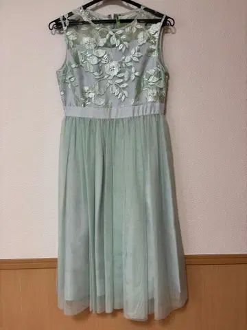 Rewde 민트 그린 자수 슬리브리스 드레스