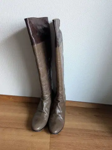 브라운 가죽 롱 부츠 사이드 지퍼 부착