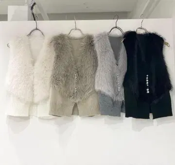 새상품급 가레나 펄 장식 퍼 니트 베스트