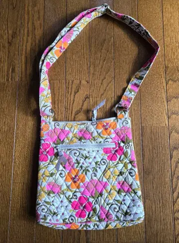 꽃무늬 퀼팅 숄더백