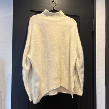 [ Aga ] 아이보리 하이넥 니트