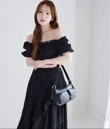 Black collection 이레헴 티어드 롱 원피스 시착만 한 상품