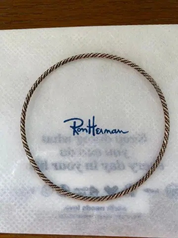 론 헤르만/팔찌