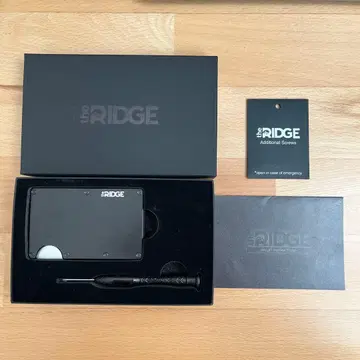 the RIDGE 알루미늄 블랙 머니클립