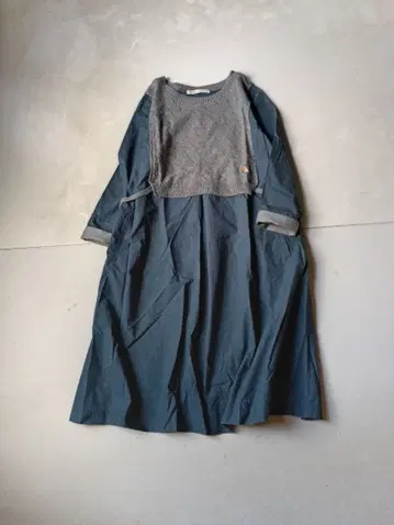 콩제페이에 예쁜 색 도킹 원피스 레이어드 스타일