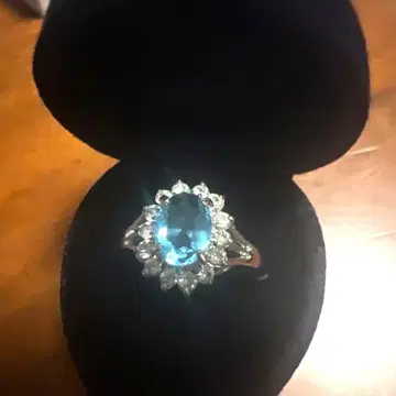 아쿠아 마린과 지르코니아의 빈티지 플라티나 코트 반지