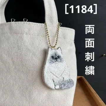 [1184] 그레이 장모 고양이 자수 키링 1점