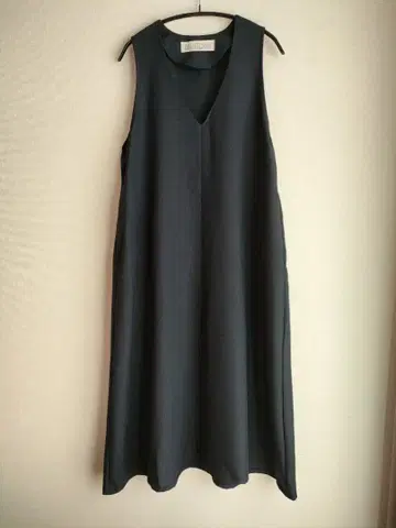 새상품급 미디우미 에코 트위드 오버롤 스커트 네이비