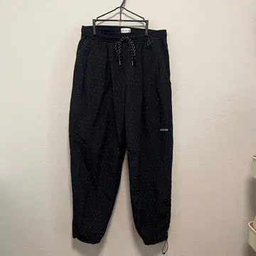 ALOUND 도트 무늬 이지 팬츠 블랙