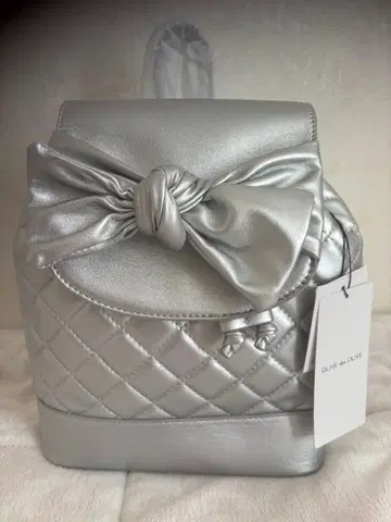 미사용 새상품 OLIVE des OLIVE 실버 백팩