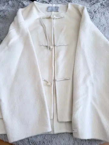 화이트 노카라 자켓 울 느낌