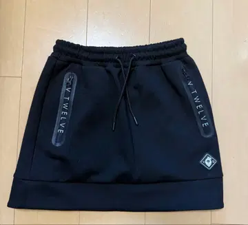 V12 블랙 맨투맨 스커트