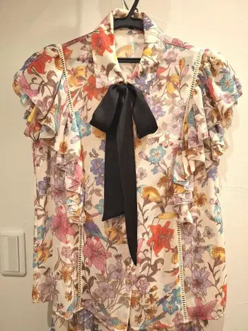 더블 스탠다드 클로징 꽃무늬 프릴 상의 & 롱 스커트 세트