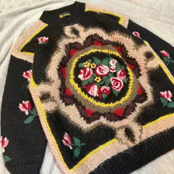 빈티지 자수 장미 원포인트 빅 루즈 니트 블랙