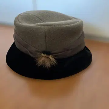 미츠코시에서 구매한 벨벳과 울 펠트 햇