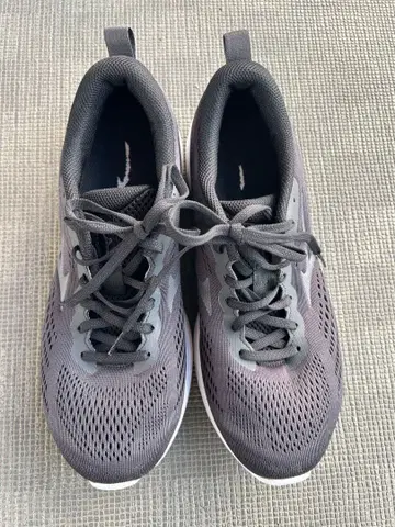 미즈노 블랙 러닝화 27cm